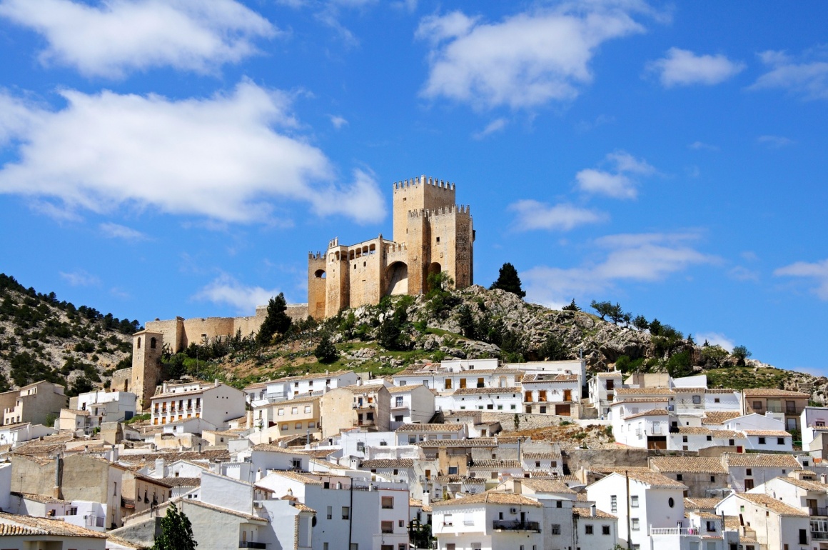 'View of the castle (castillo de los Fajardo) and town, Velez Blanco, Almeria Province, Andalucia, Spain, Western Europe.' - Andalusien